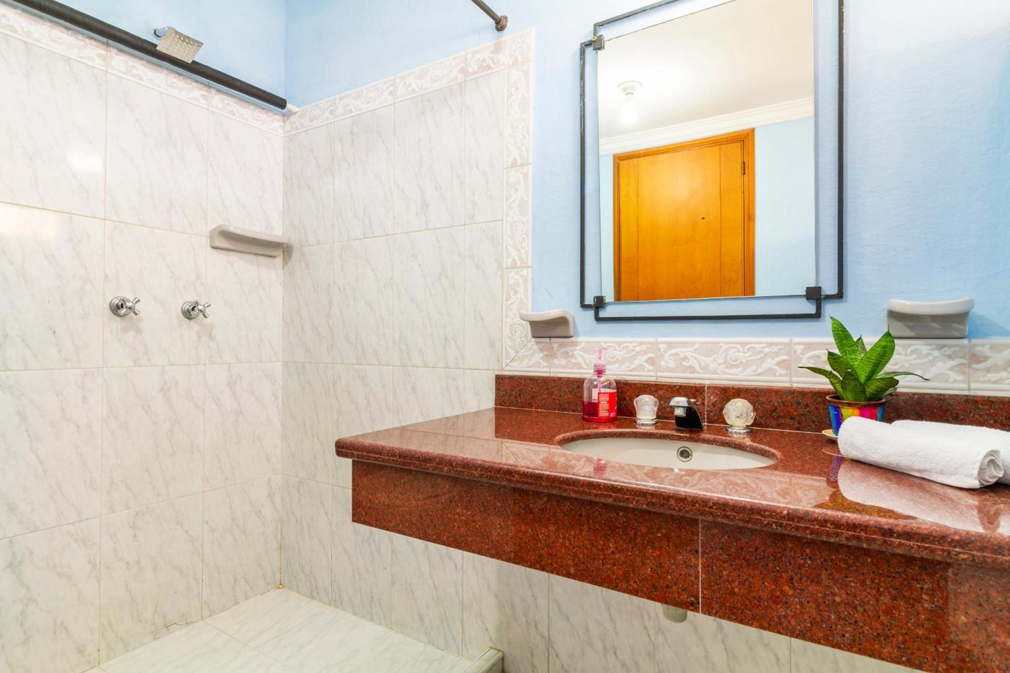Hostal Cartagonova - Habitaciones Privadas Y Amplias Cerca A Zonas Turisticas Cartagena Buitenkant foto